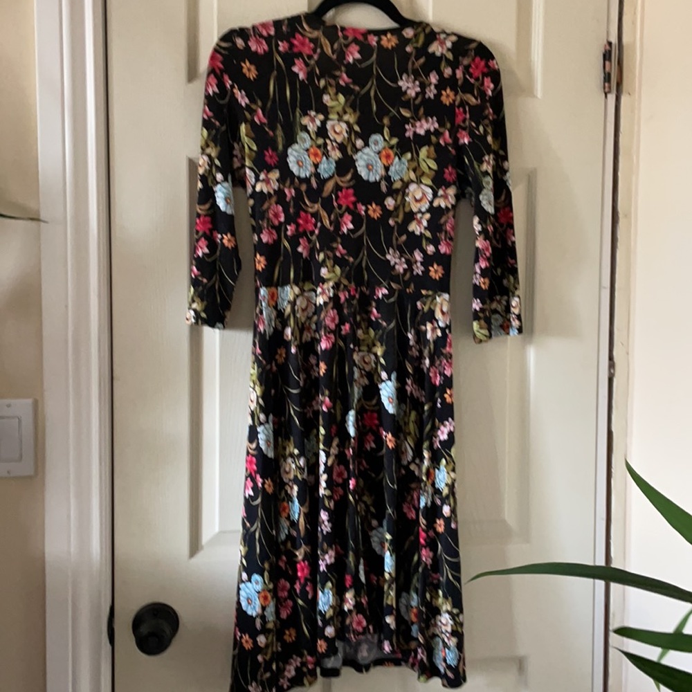 GORGEOUS Gilli botanical v neck jersey dress - Picture 9 of 10